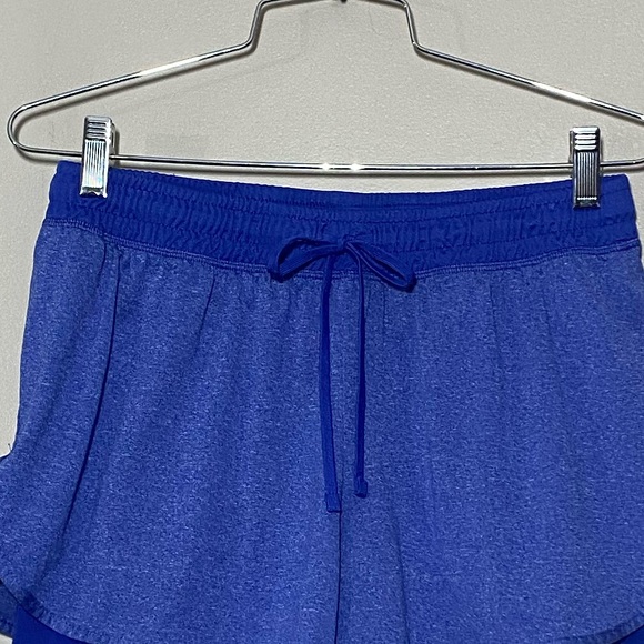 Champion  || Woman’s shorts with inner shorts attached size Large - Picture 4 of 5